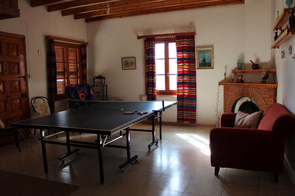 Villa In Moniatis Стая снимка