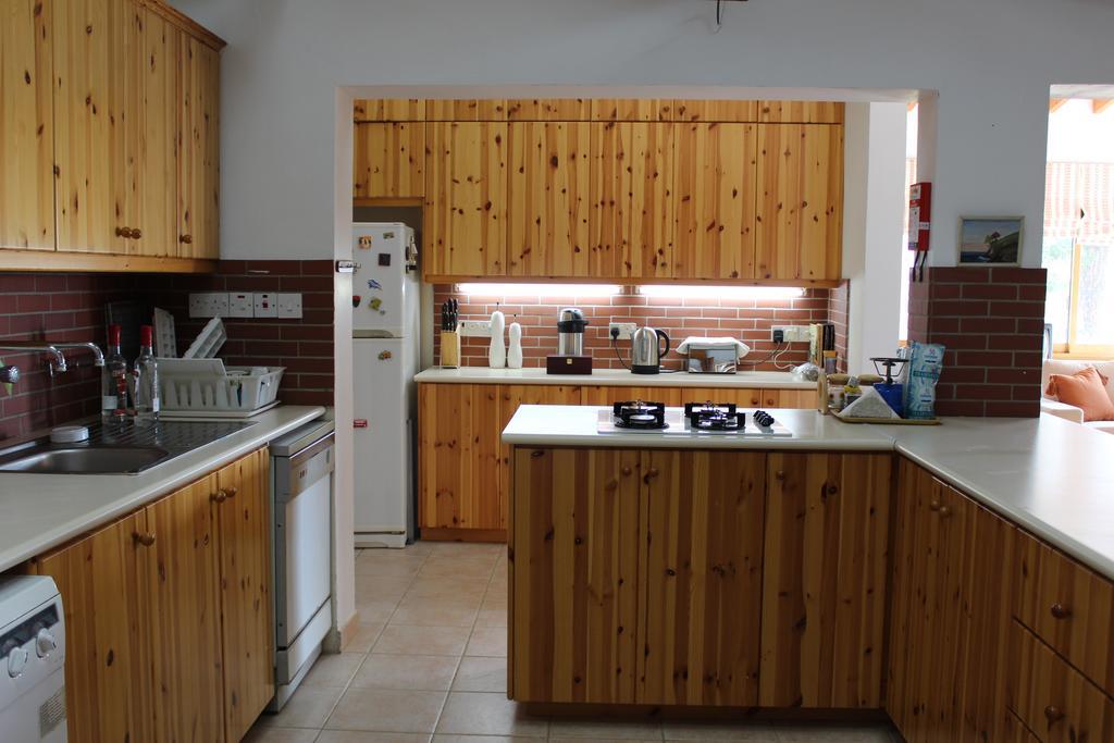 Villa In Moniatis Стая снимка